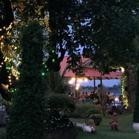 Maeping Mango Riverside Resort Kamphaeng Phet Exterior foto
